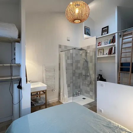 アパート Loft Avec Terrasse Et Jardin アングレーム